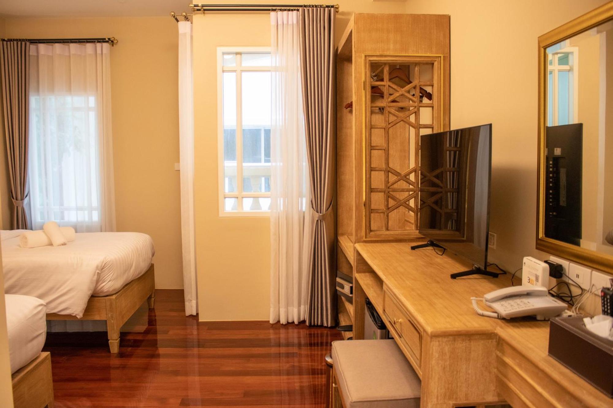 Siri Ratchadamnoen Bangkok Hotel エクステリア 写真