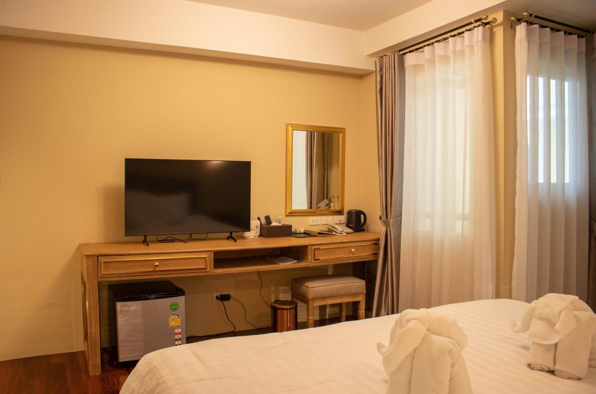 Siri Ratchadamnoen Bangkok Hotel エクステリア 写真